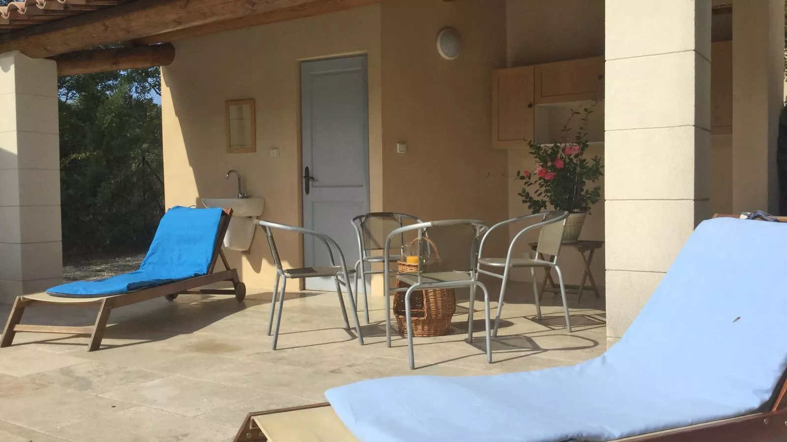 La Cadeline-Terrace balcony