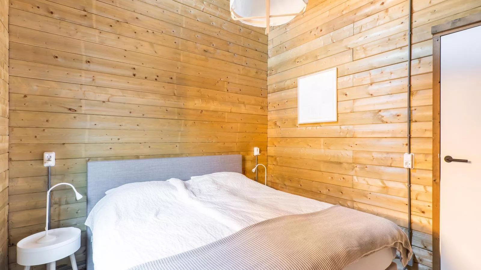 Amaryllis-Bedroom