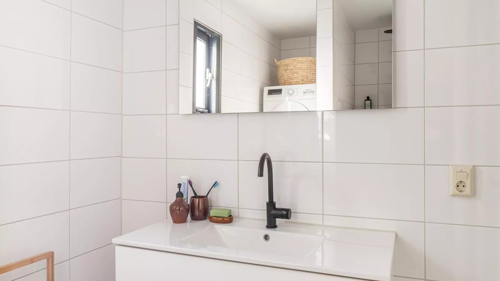 Amaryllis-Bathroom