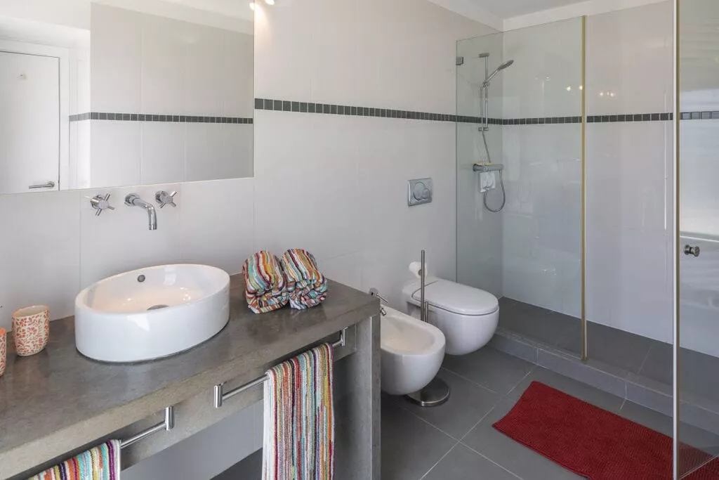 230047-Bathroom
