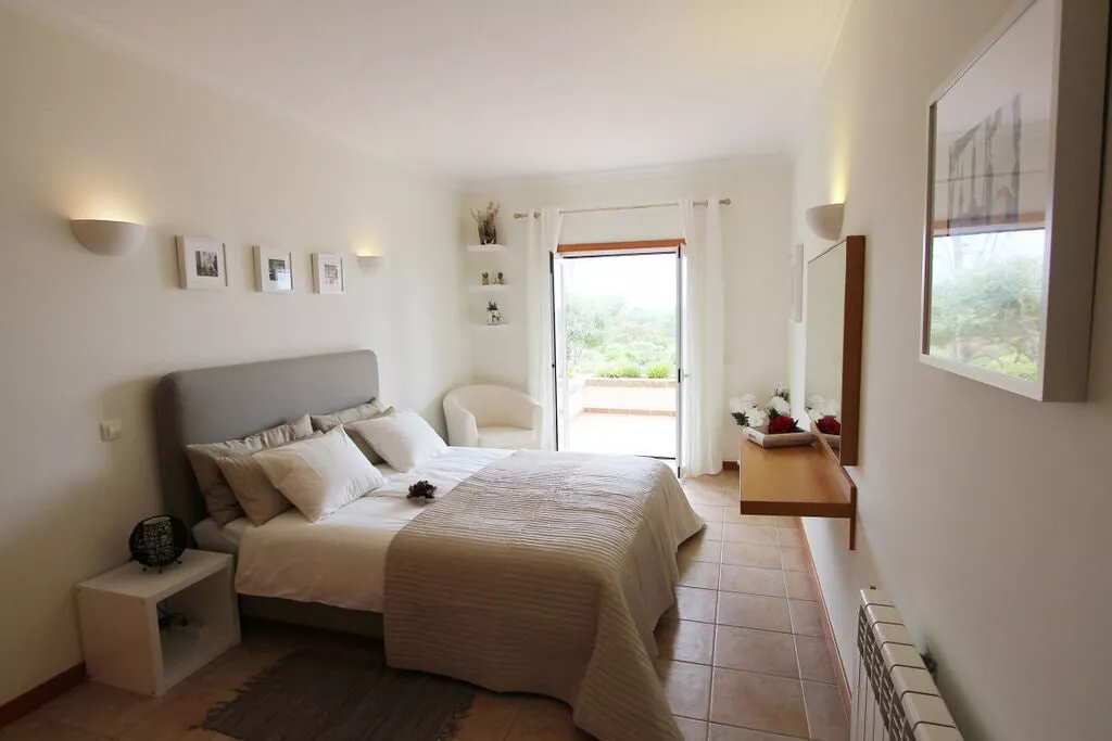 208769-Bedroom
