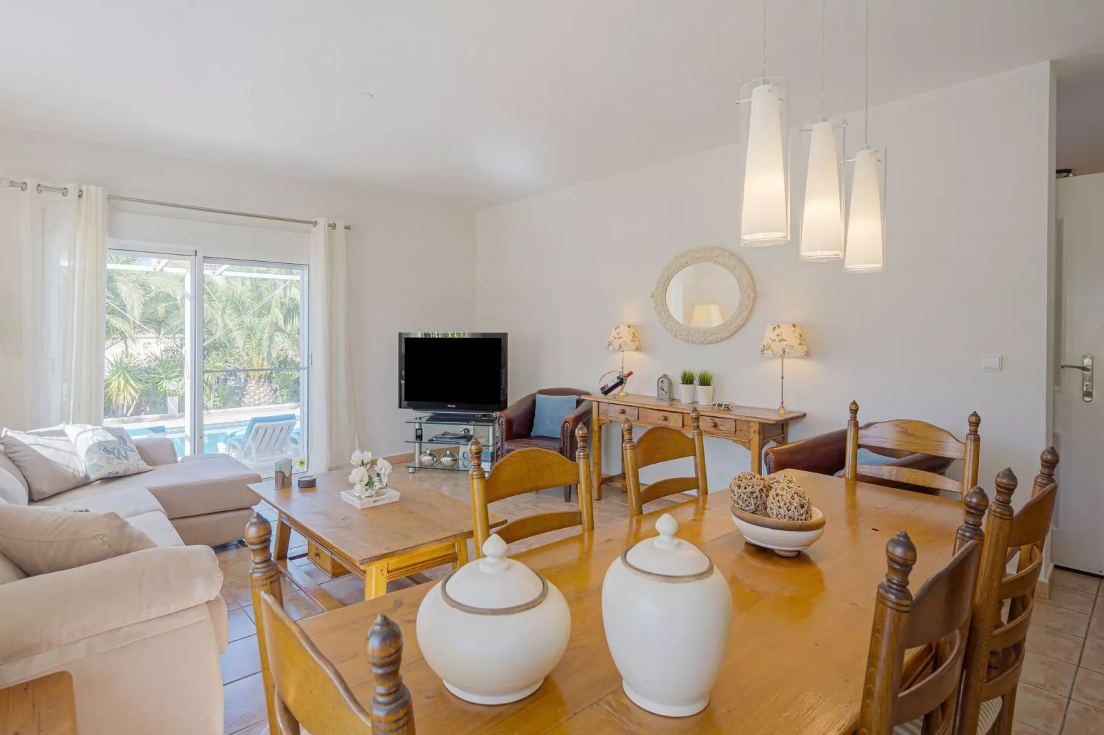 VILLA BUSOT-Dining room