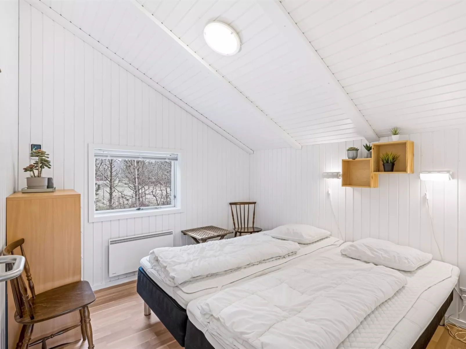 "Orm" - 2.3km from the sea-Inside