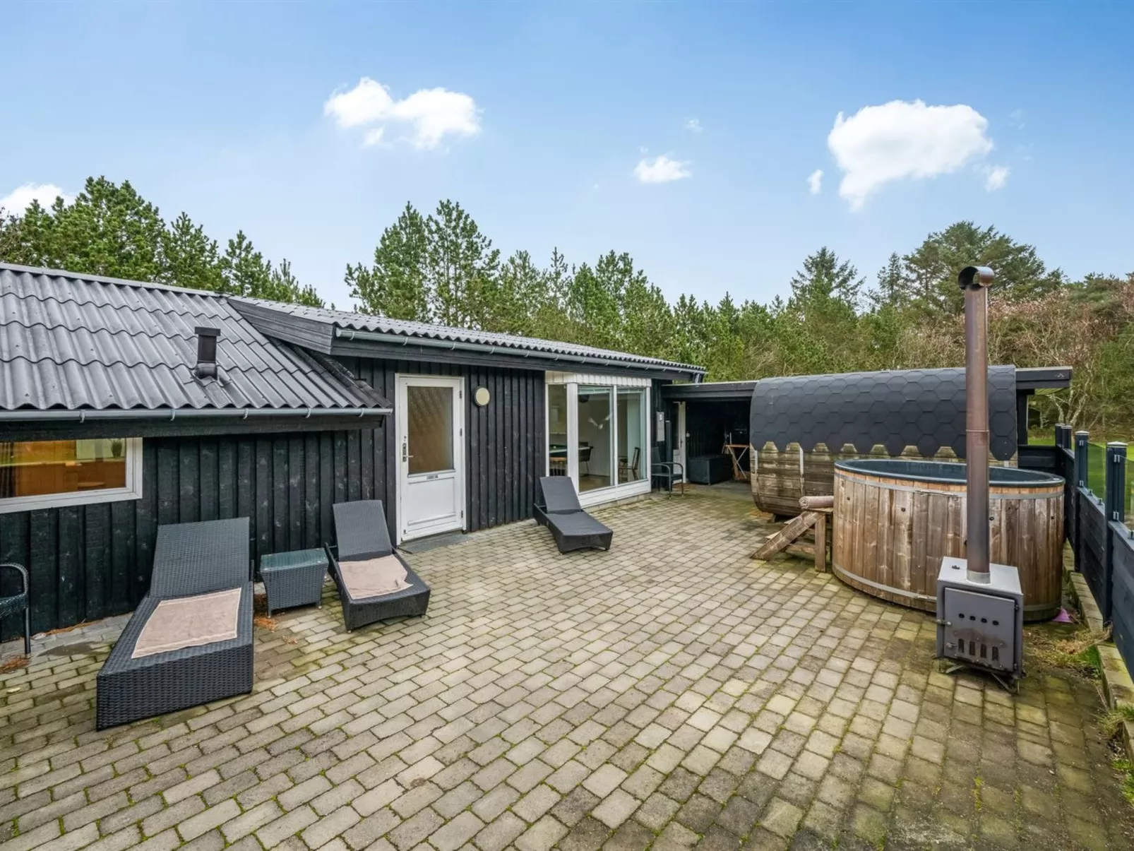 "Orm" - 2.3km from the sea-Outside
