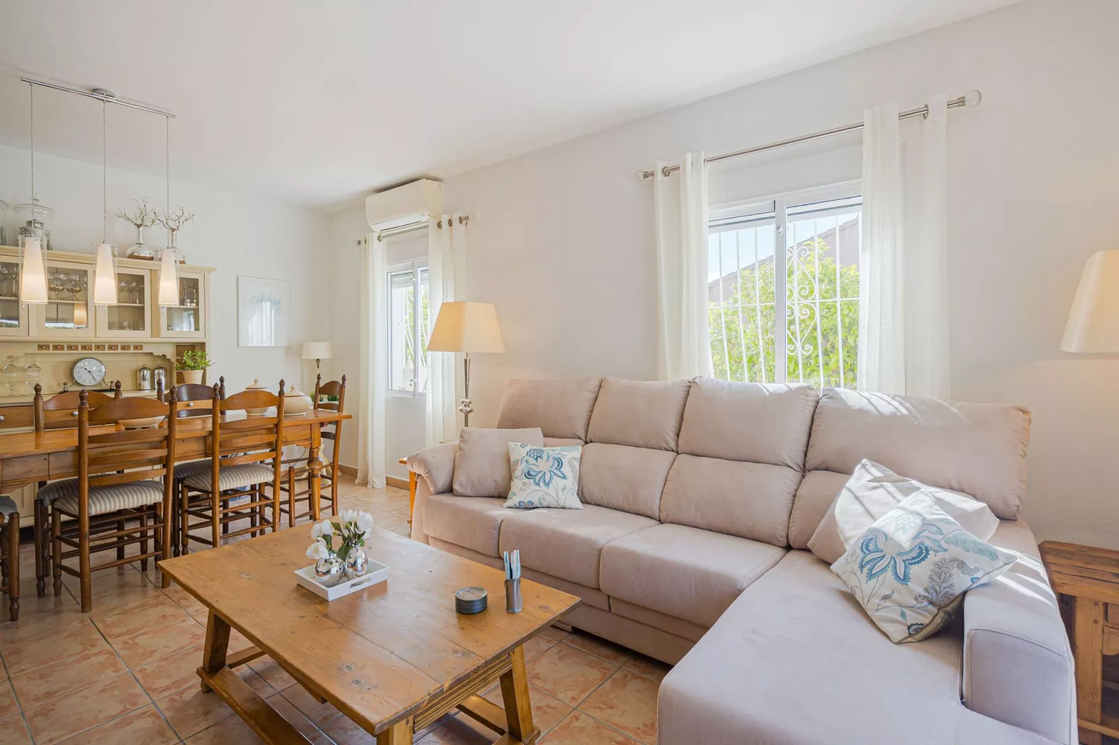 VILLA BUSOT-Living room