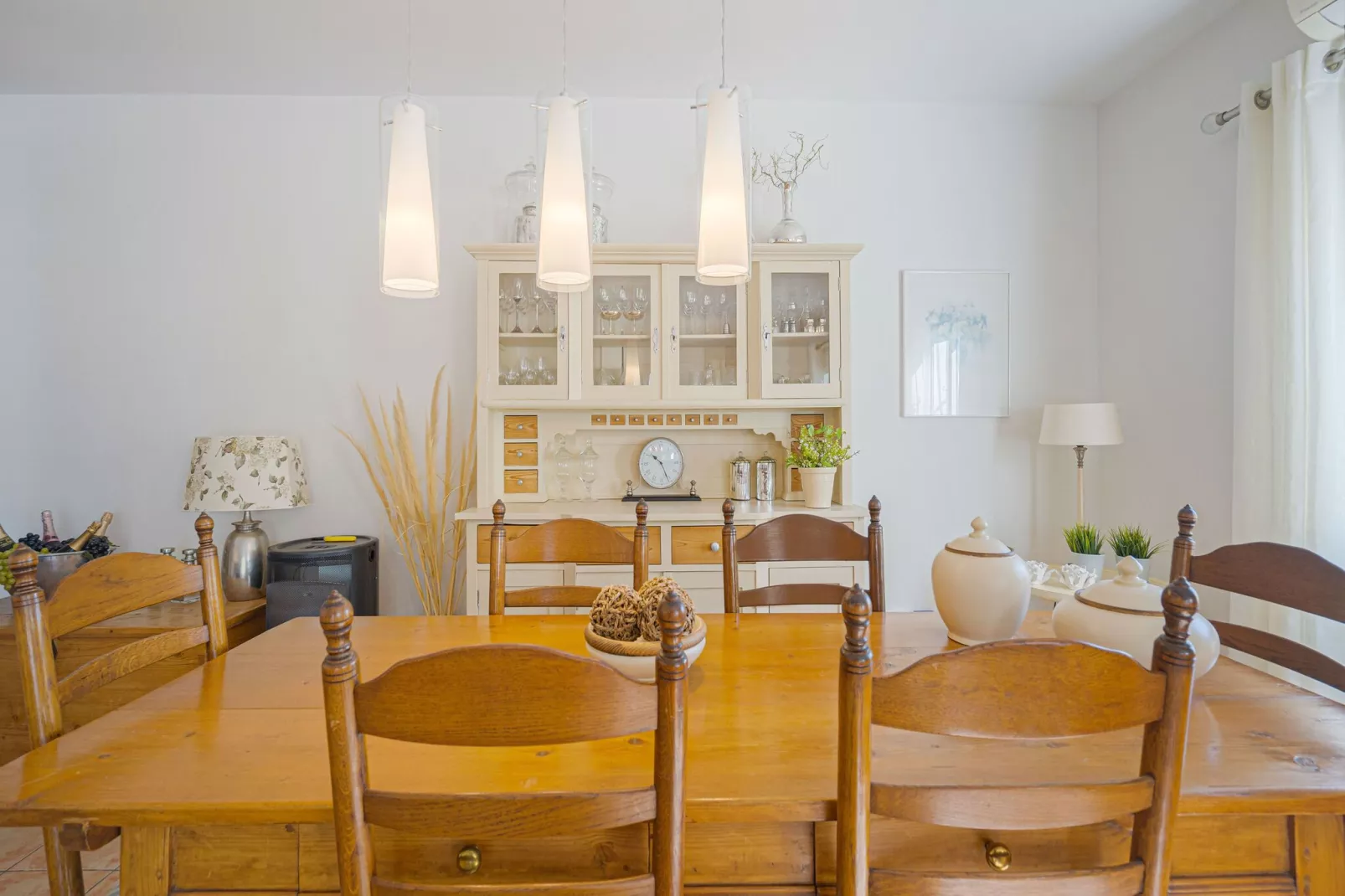 VILLA BUSOT-Dining room
