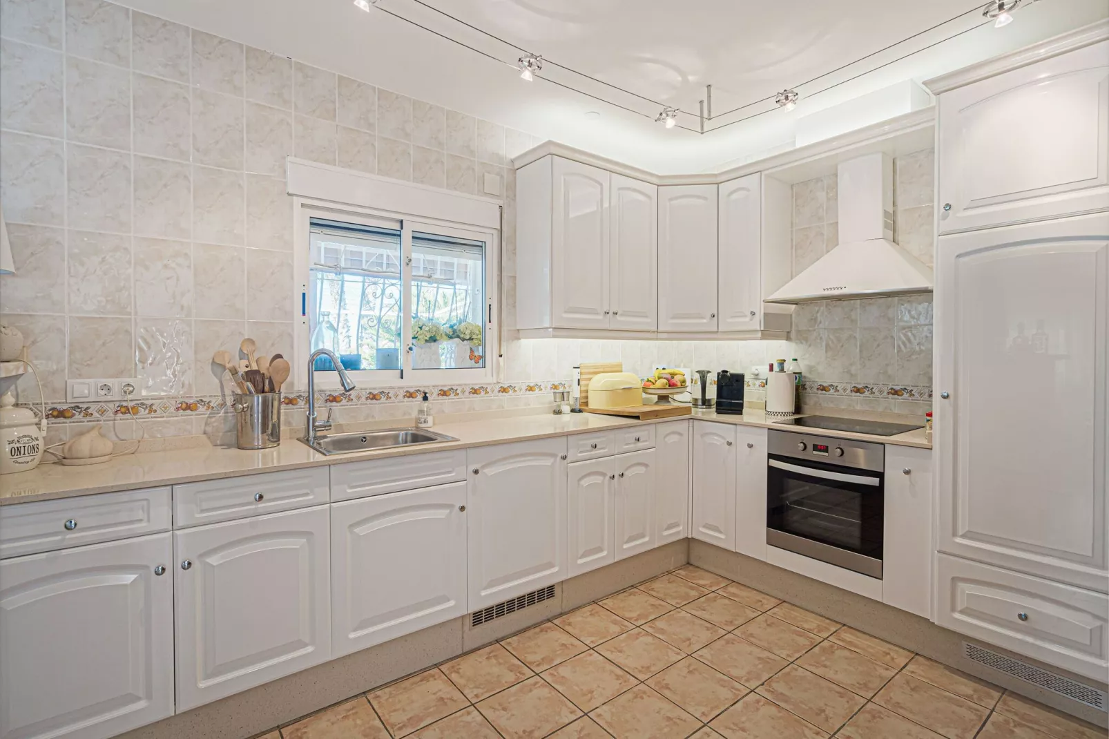 VILLA BUSOT-Kitchen