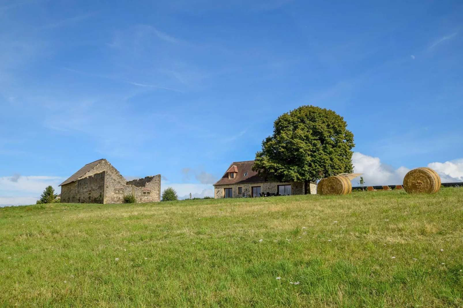 La Pépinière-Exterior summer