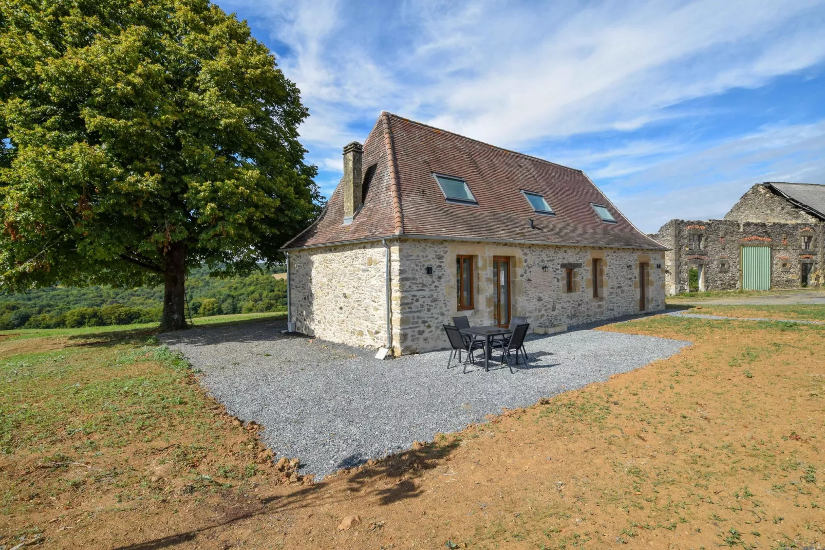 La Pépinière-Exterior summer