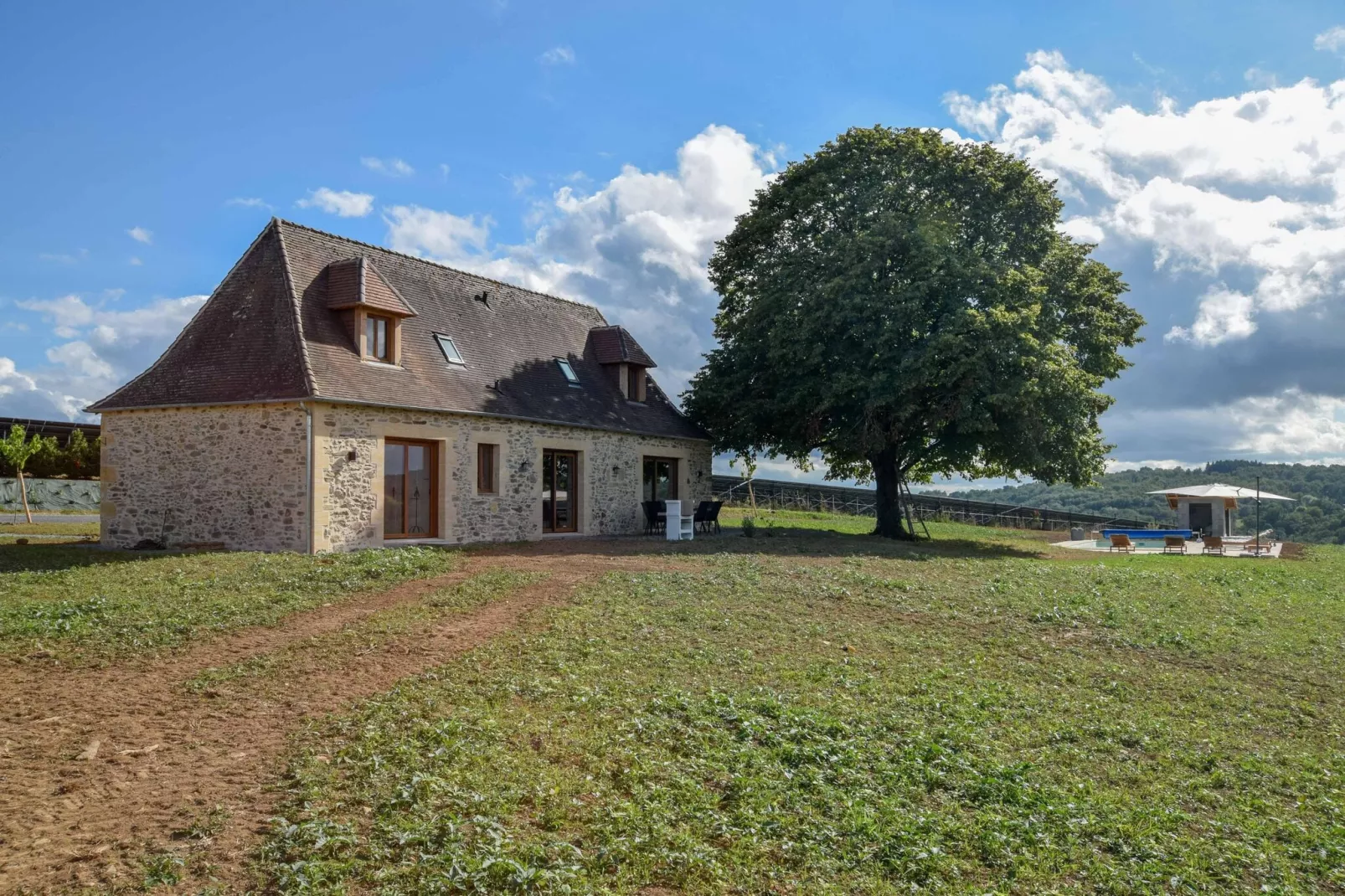 La Pépinière-Exterior summer