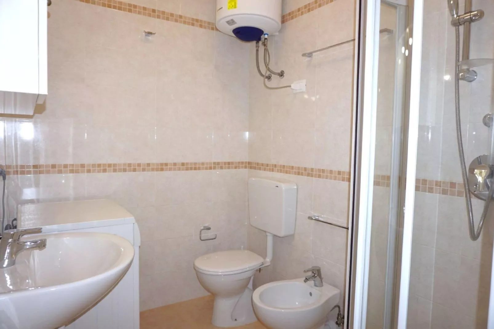 RAFFAELLO 1 19 B6-Badezimmer