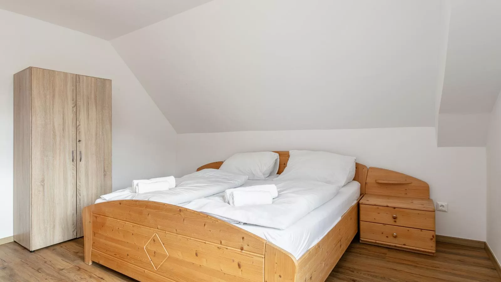 NRV Top 5-Bedroom