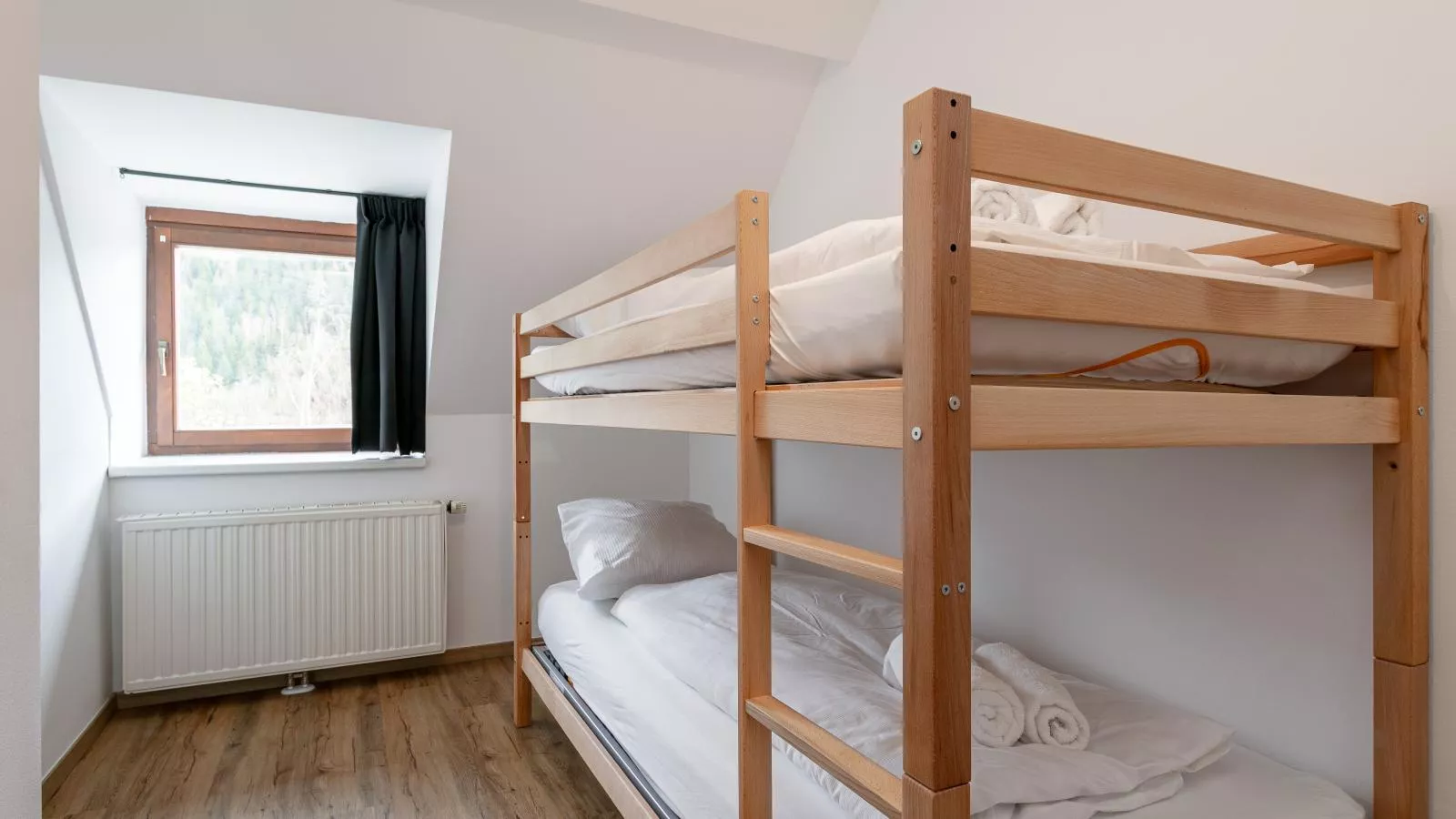 NRV Top 5-Bedroom