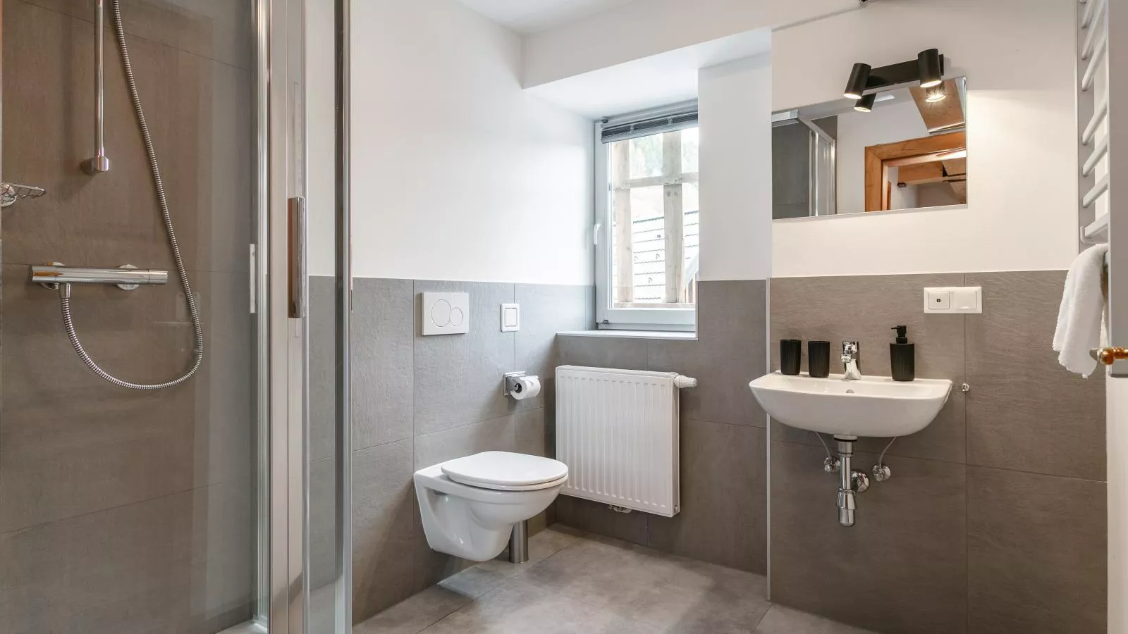 NRV Top 6-Bathroom