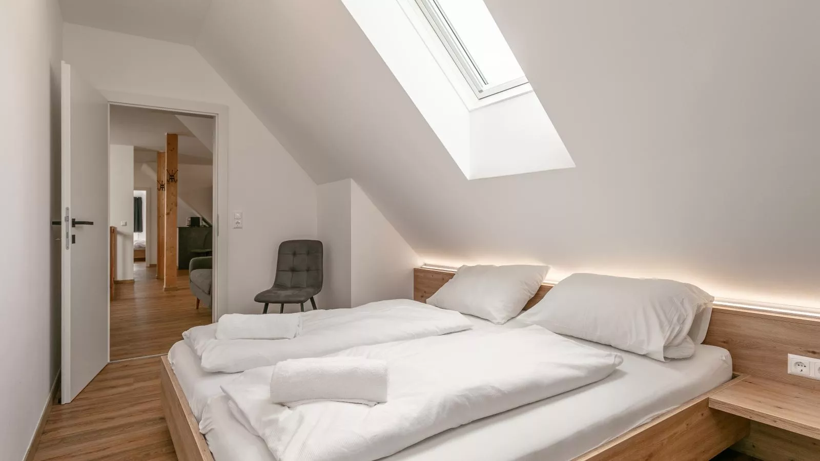 NRV Top 7-Bedroom