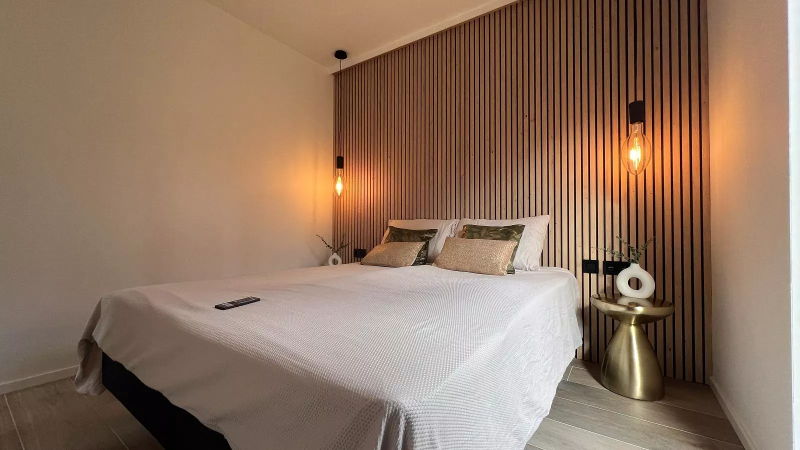 Thalor-Bedroom