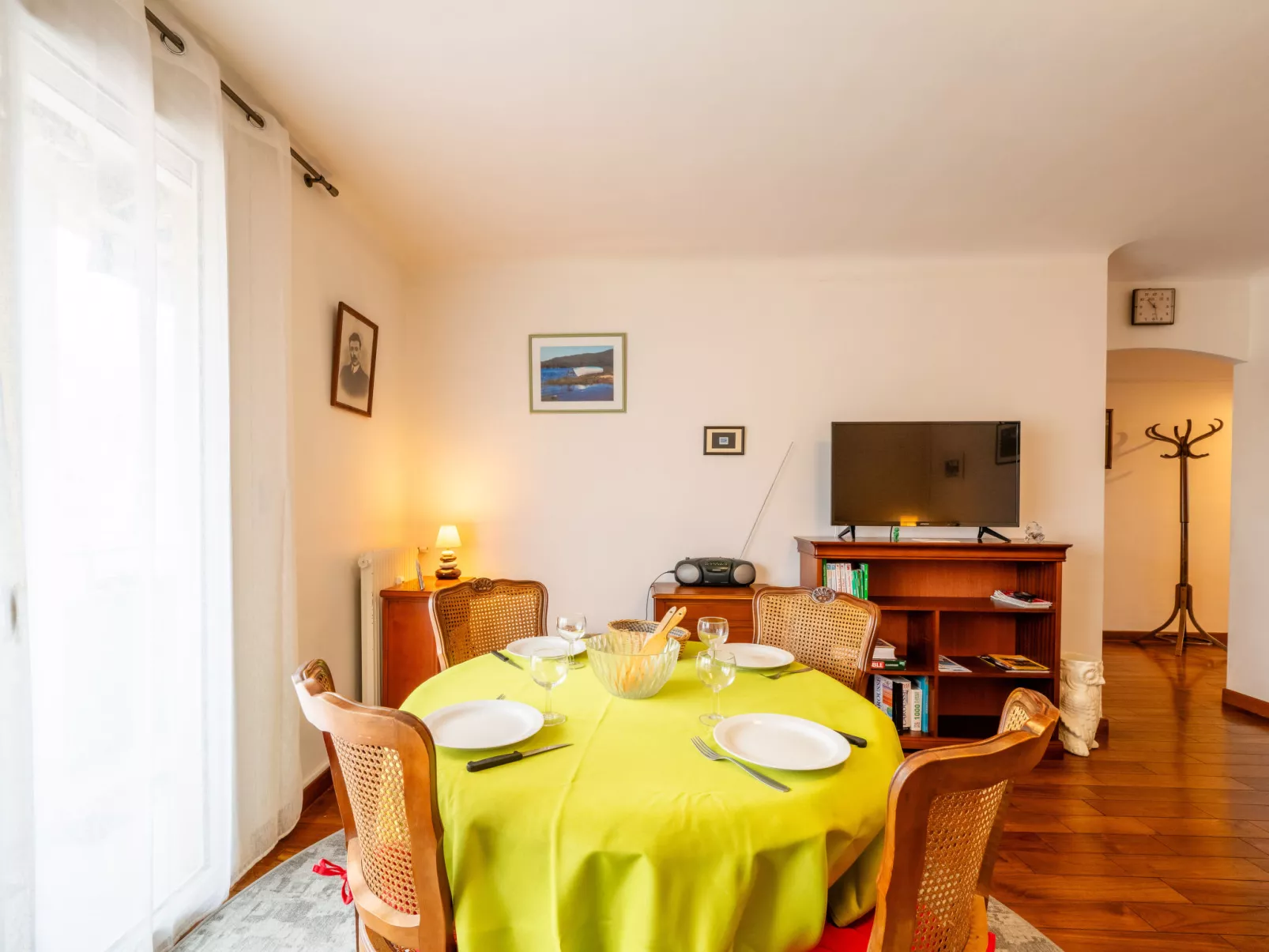 Les Platanes-Inside