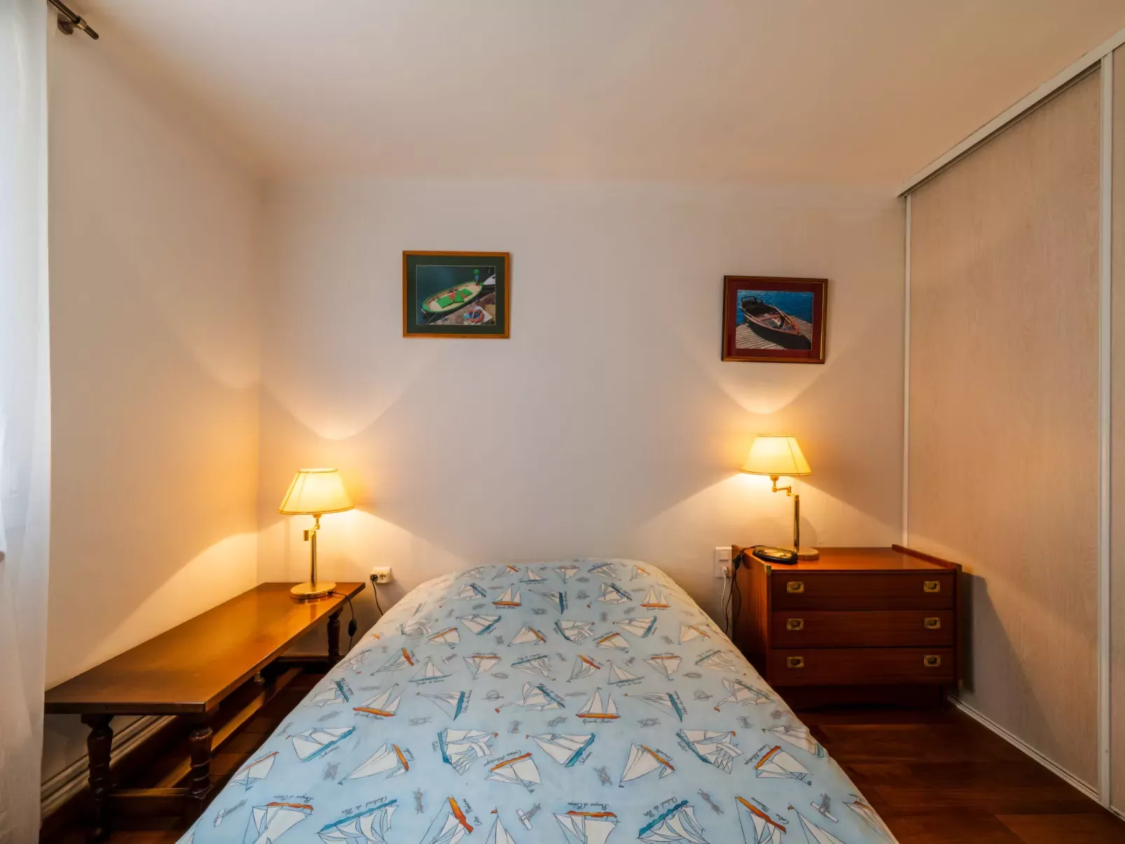 Les Platanes-Inside