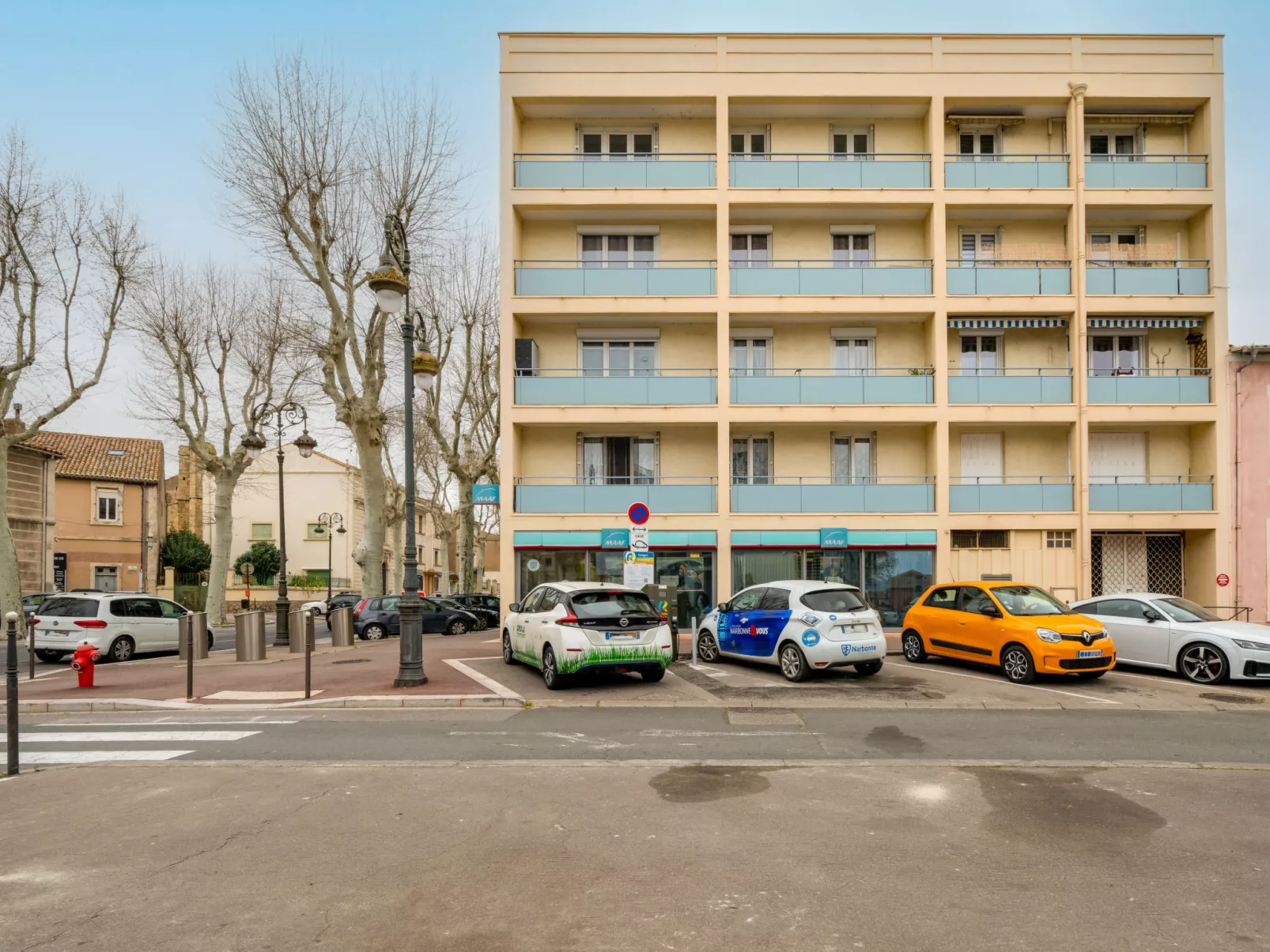Les Platanes-Outside