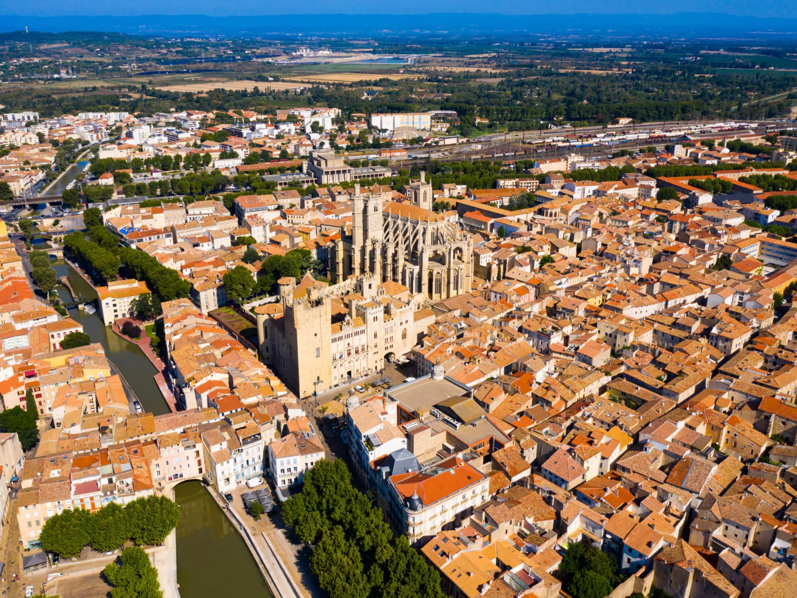 Les Platanes-Area