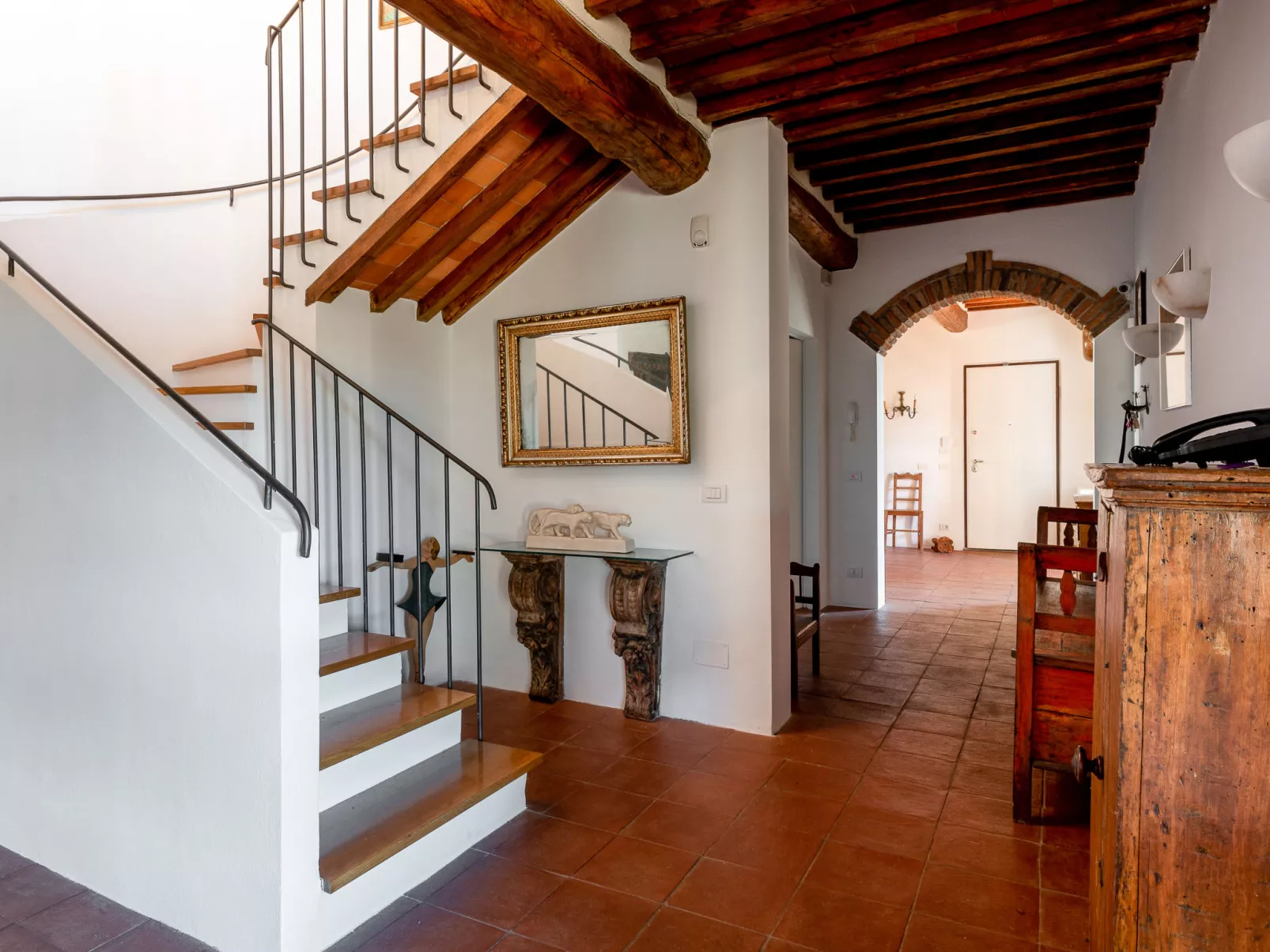 Villa Marsiliana-Inside