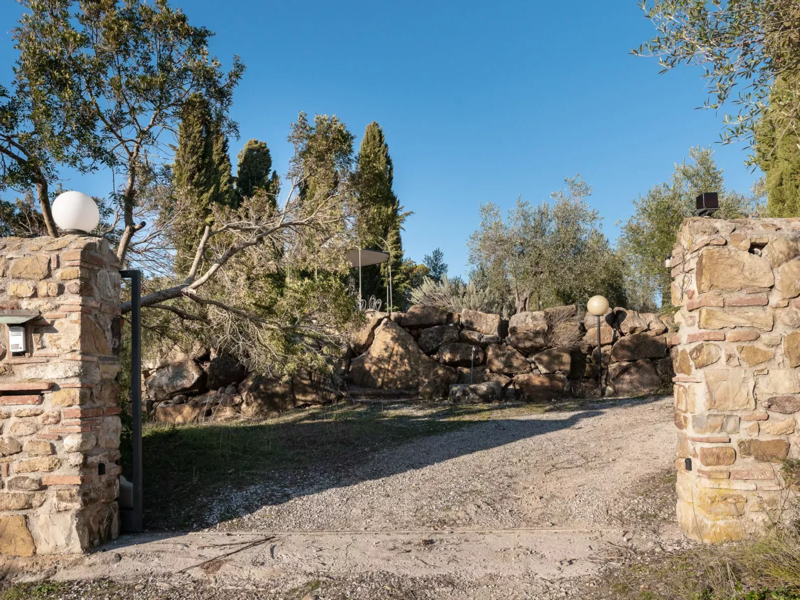 Villa Marsiliana-Outside