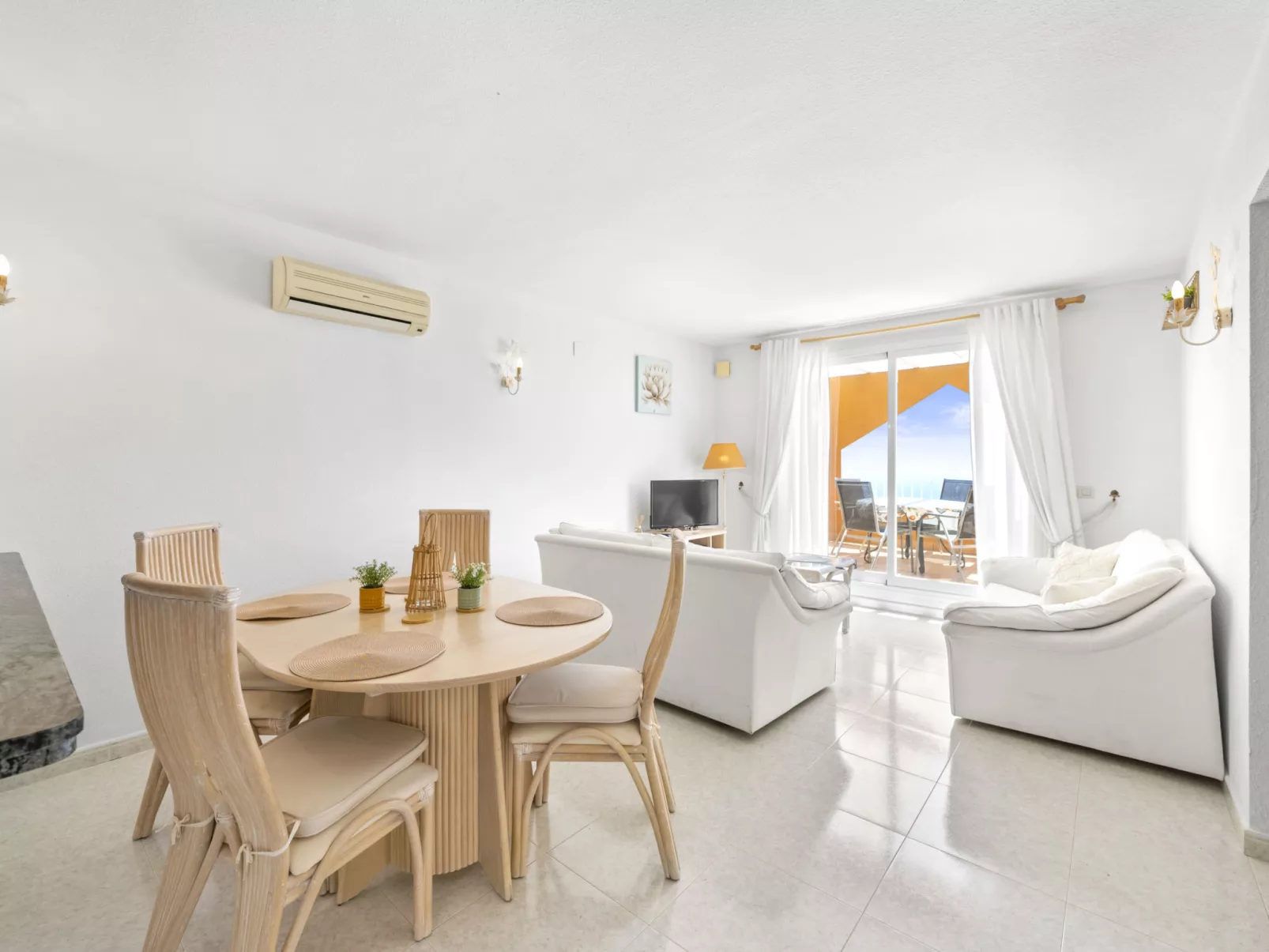 Las Brisas-Inside
