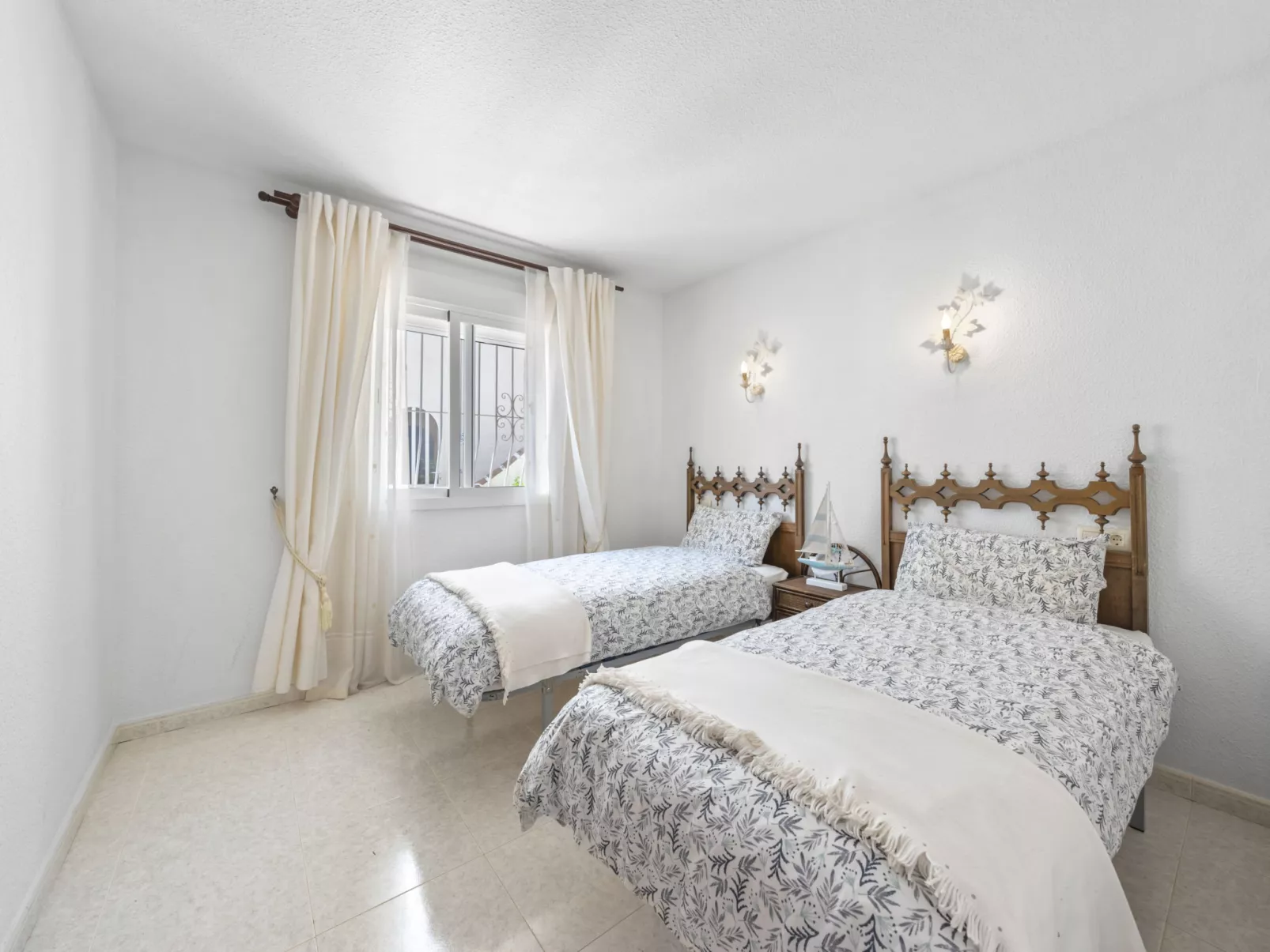 Las Brisas-Inside