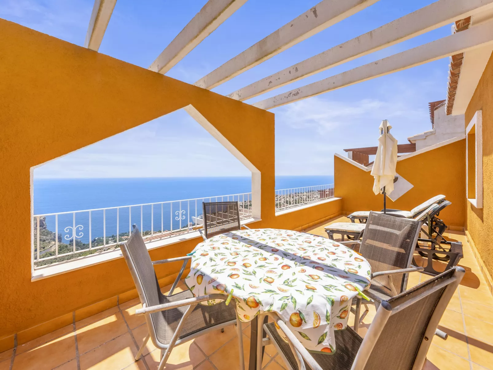 Las Brisas-Inside