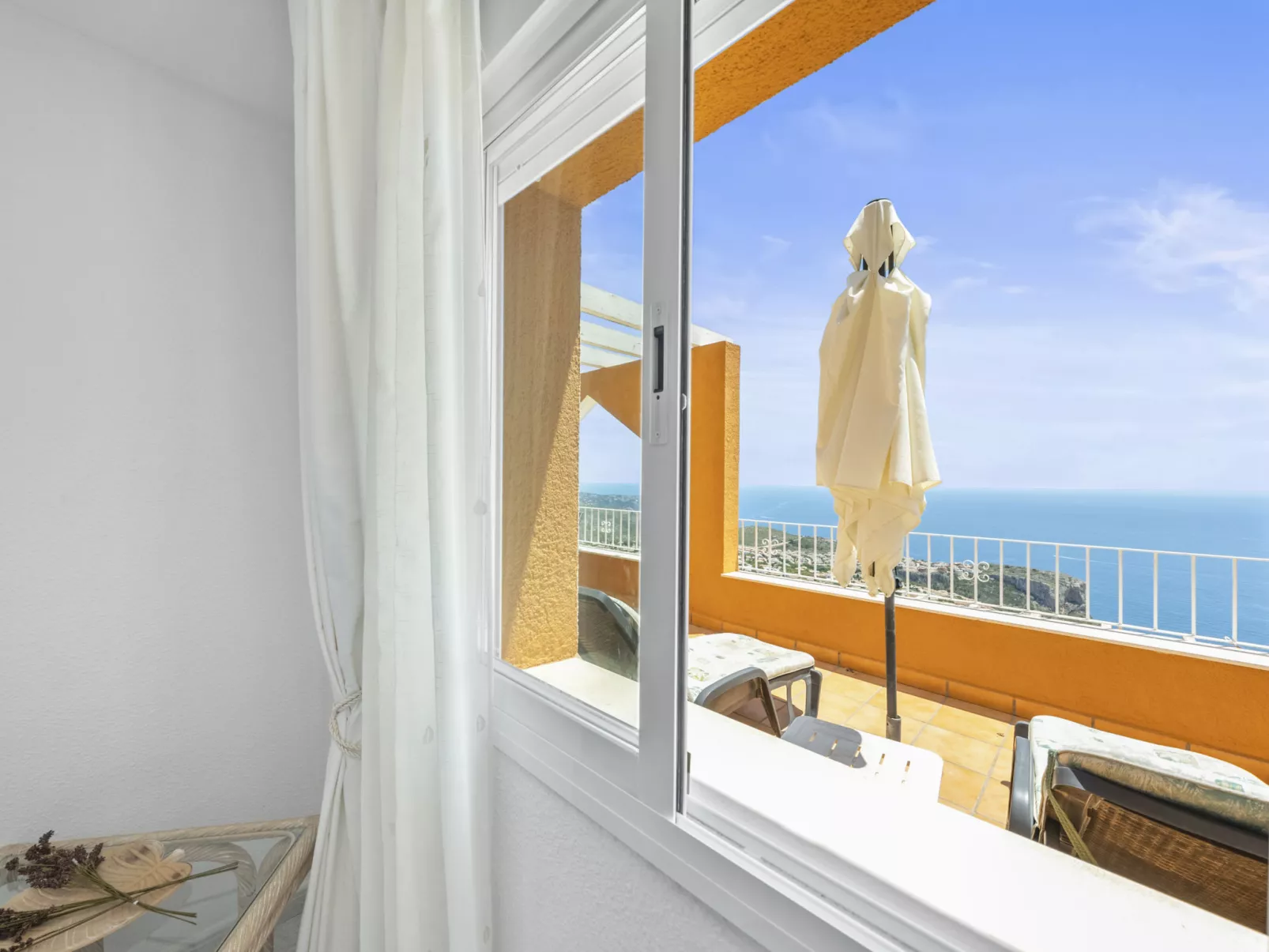 Las Brisas-Inside