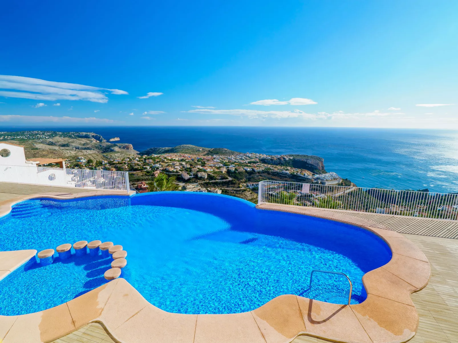 Las Brisas-Inside