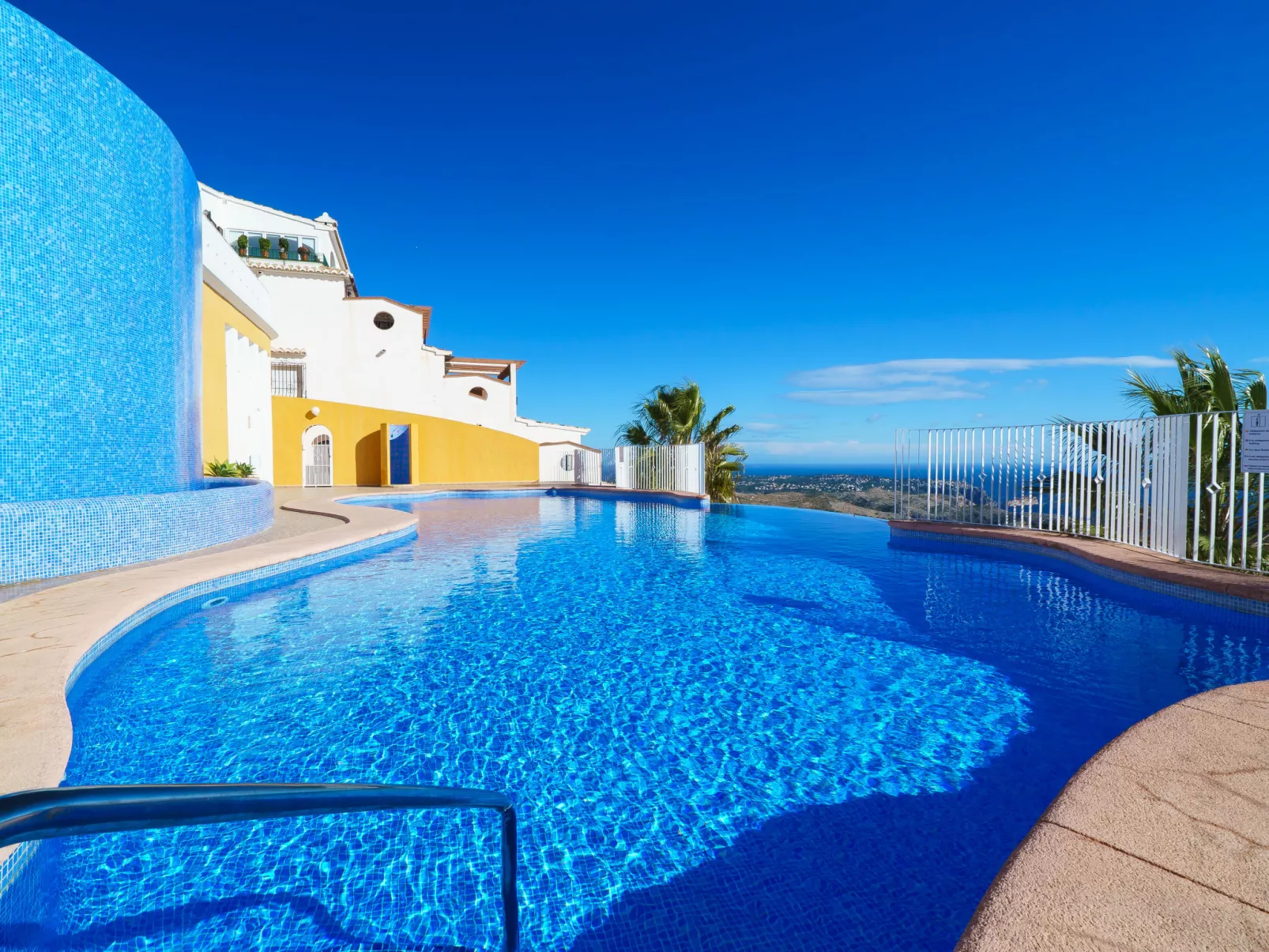 Las Brisas-Inside