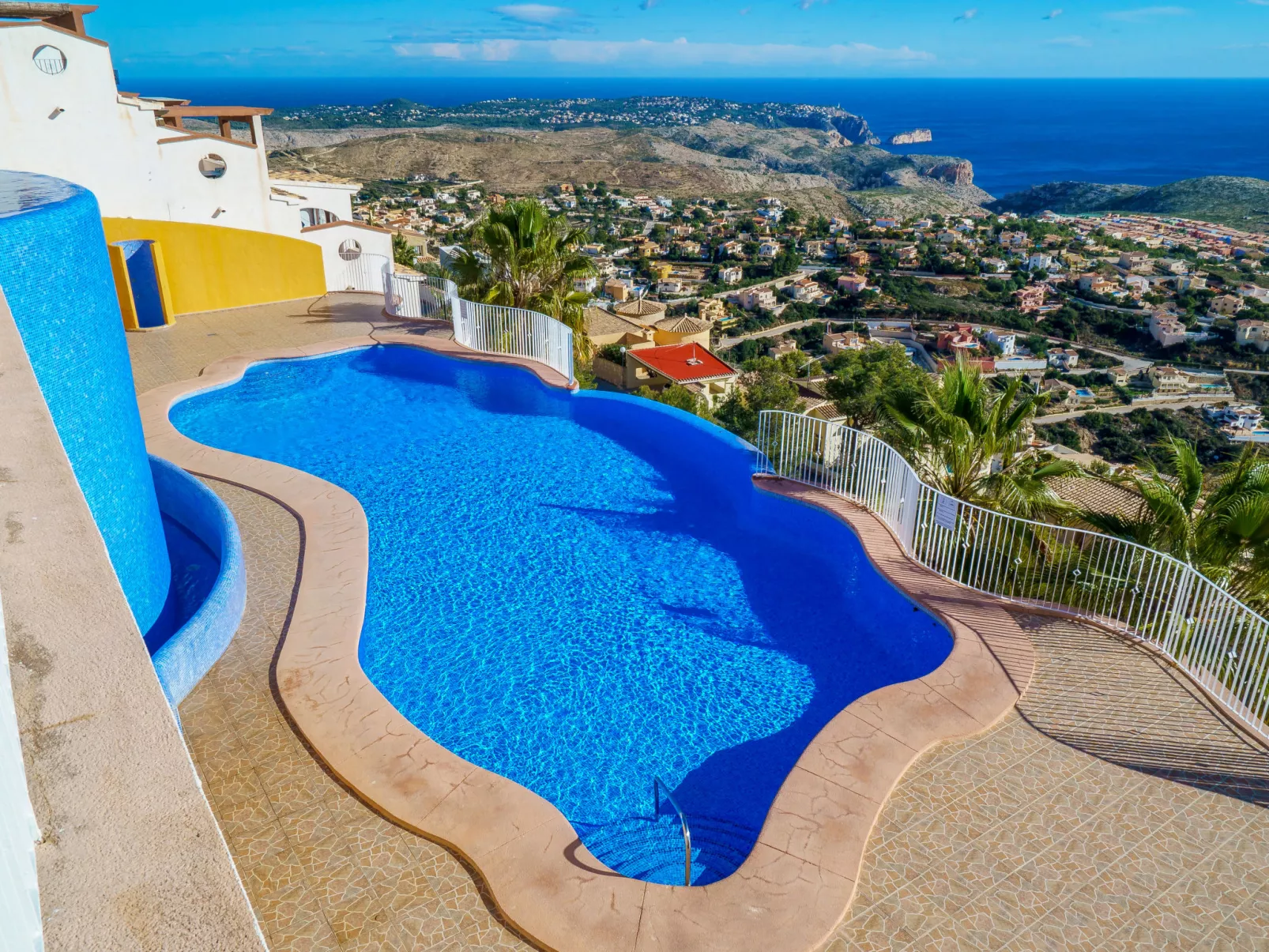 Las Brisas-Inside