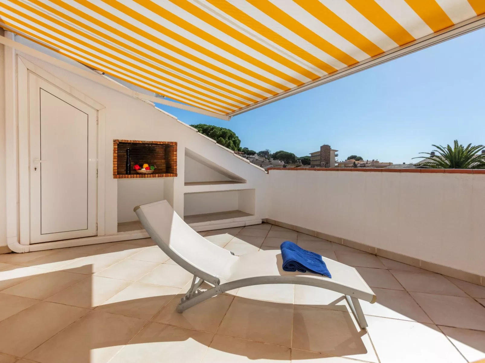 Voramar-Outside
