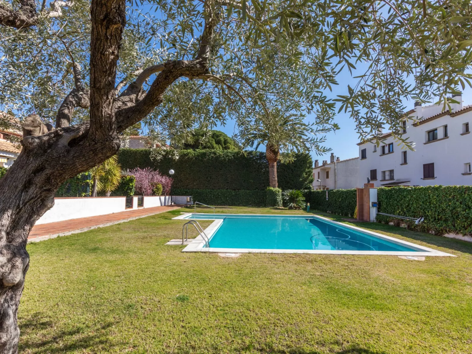Voramar-Outside