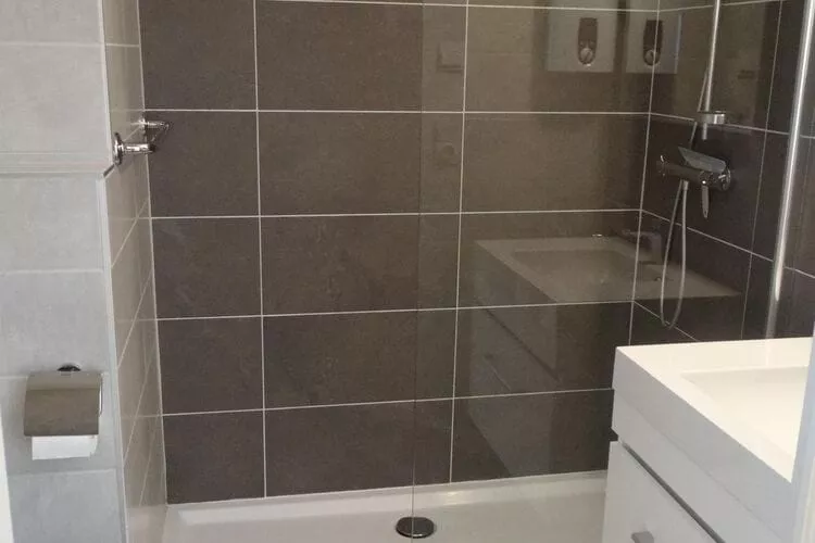 SIRENUSE I EN II I/0605-Bathroom