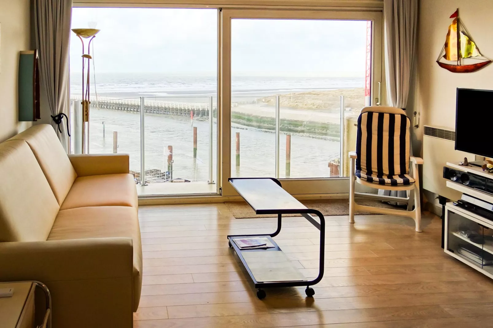 DEN OEVER IV 602-Living room