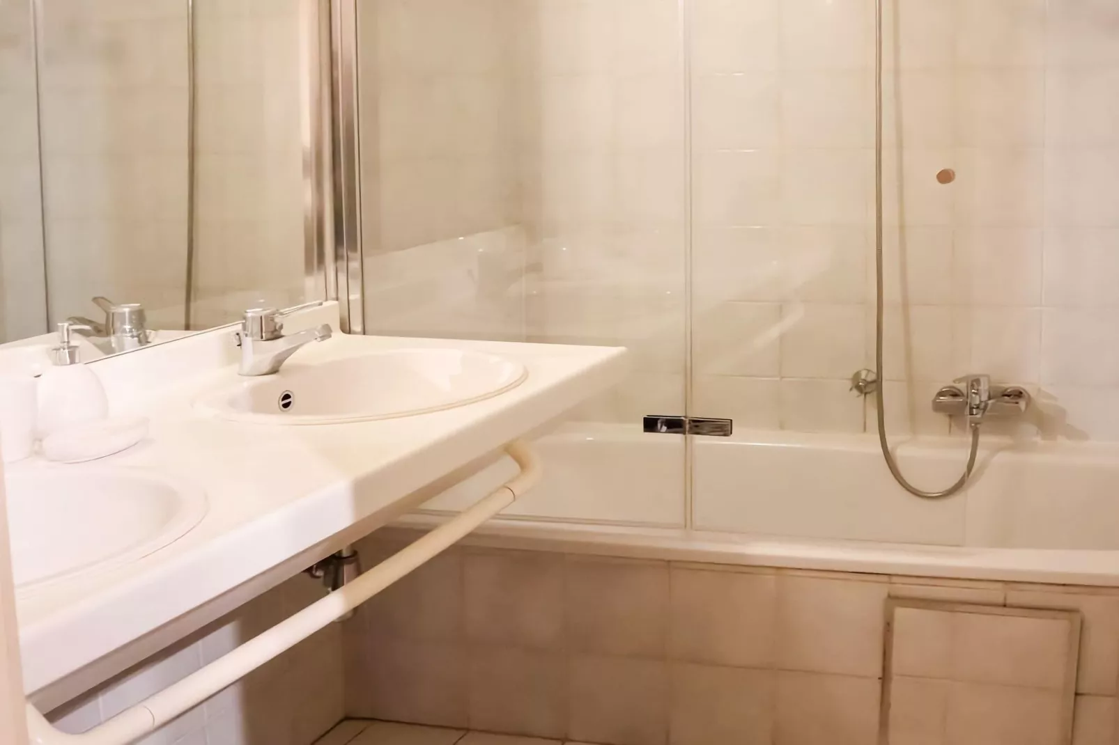 SCORPIO A 0202GAR-Bathroom