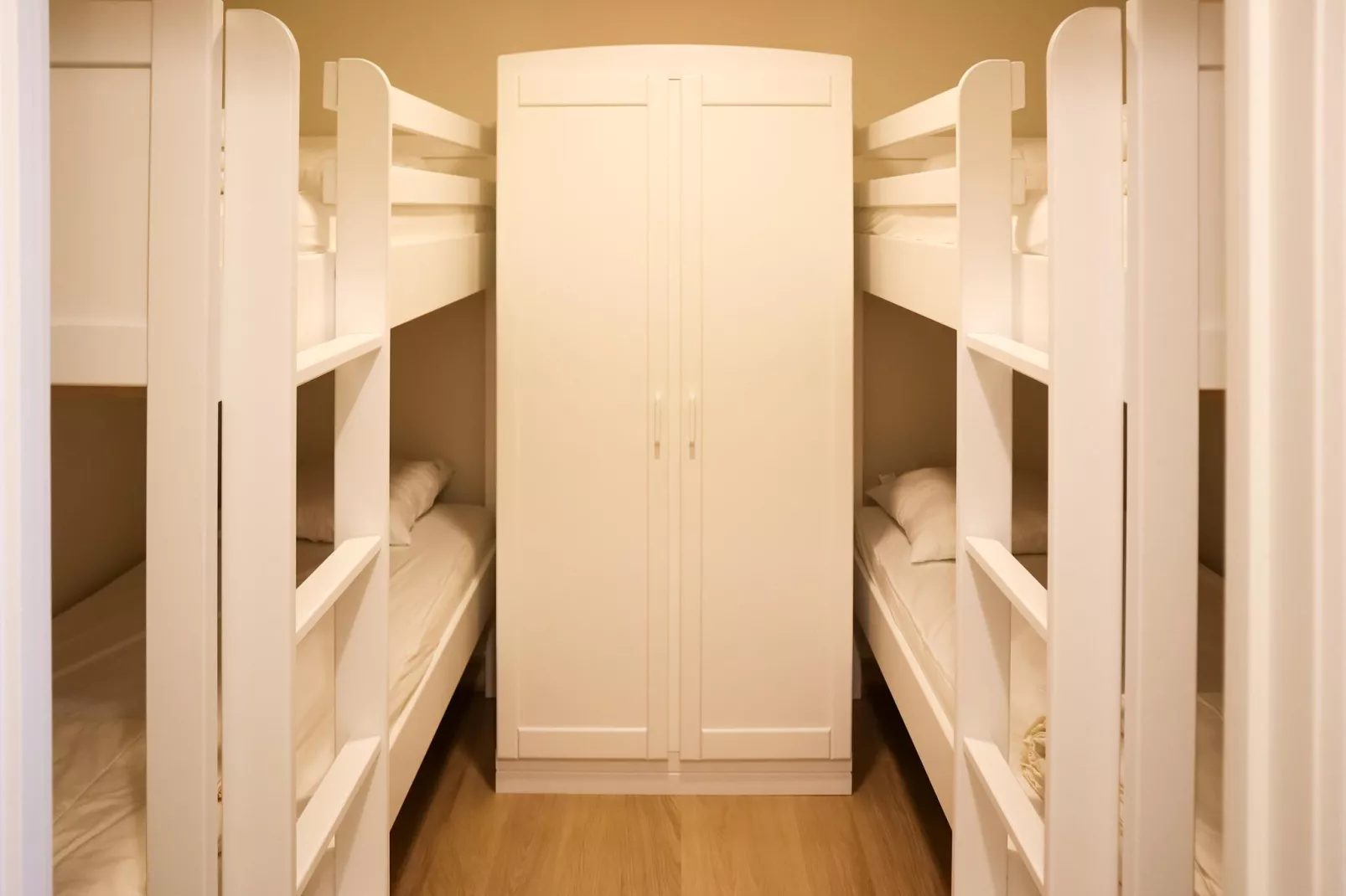 SCORPIO BI 403-Bedroom