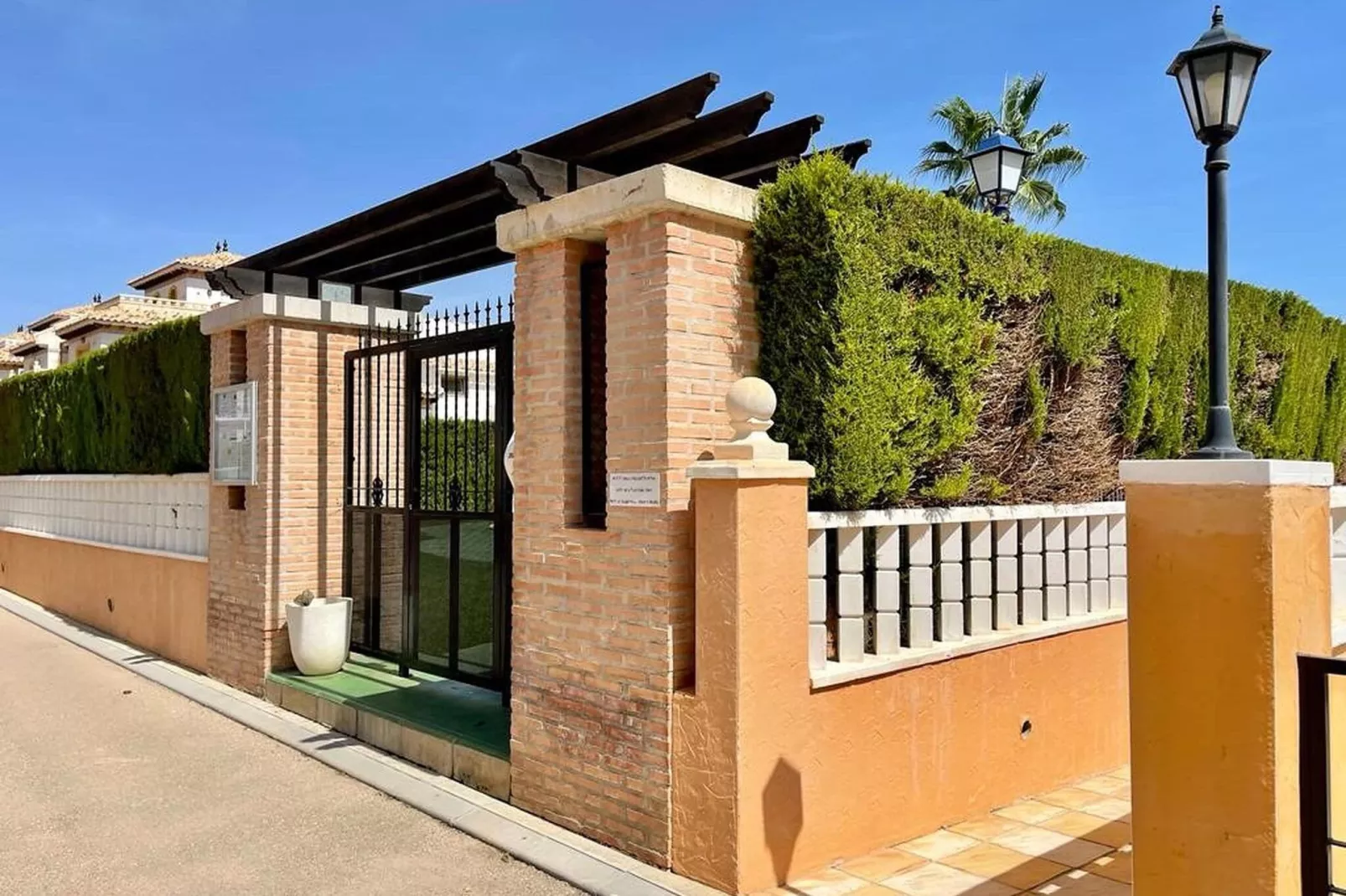 Lomas de Cabo Roig-Facilities