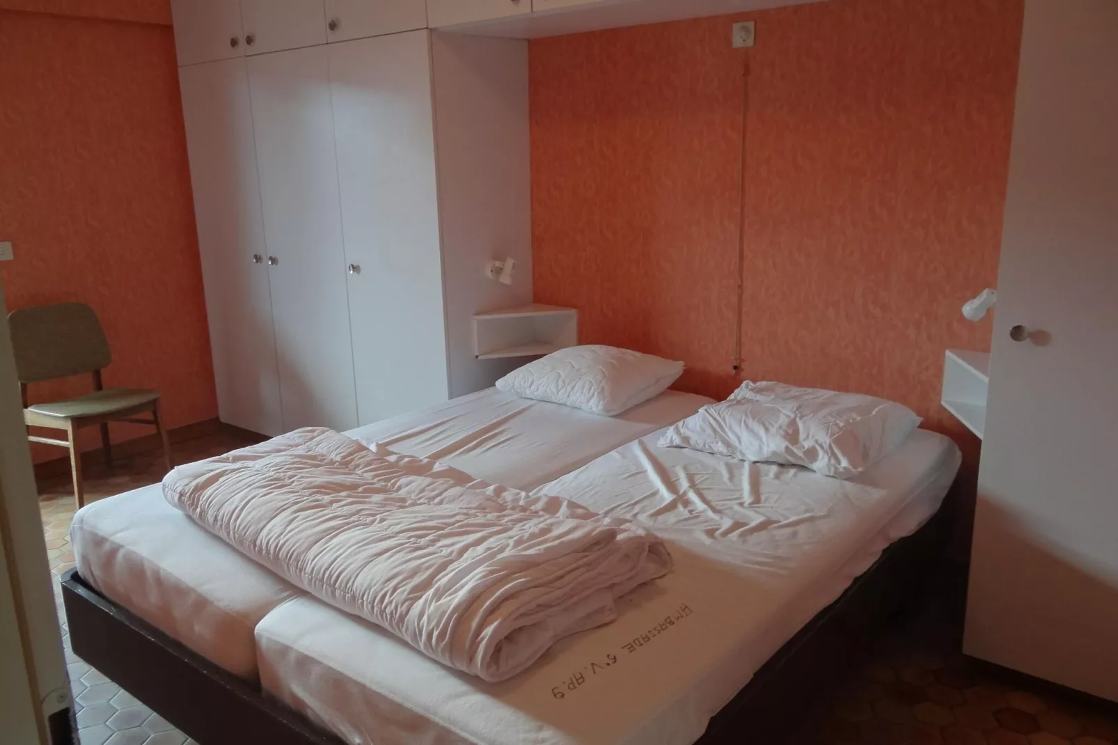 AMBASSADE 0501GAR-Chambre