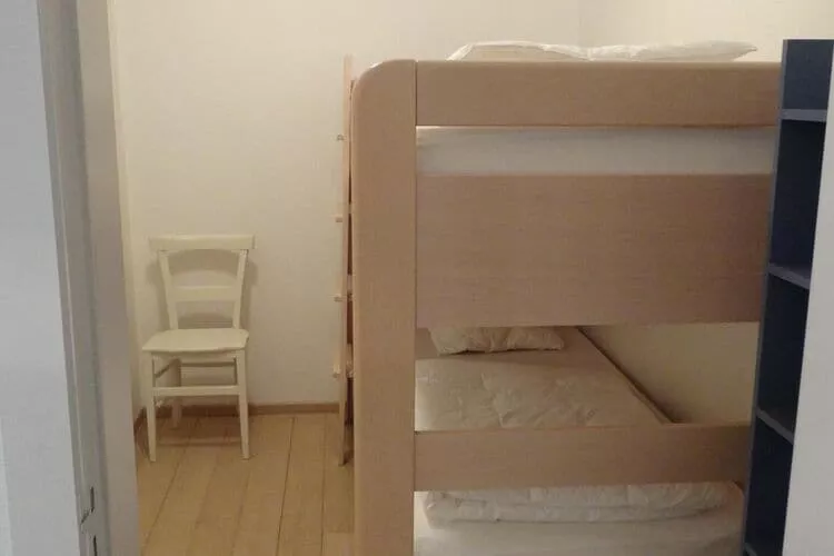 SCORPIO BI 0402GAR-Bedroom
