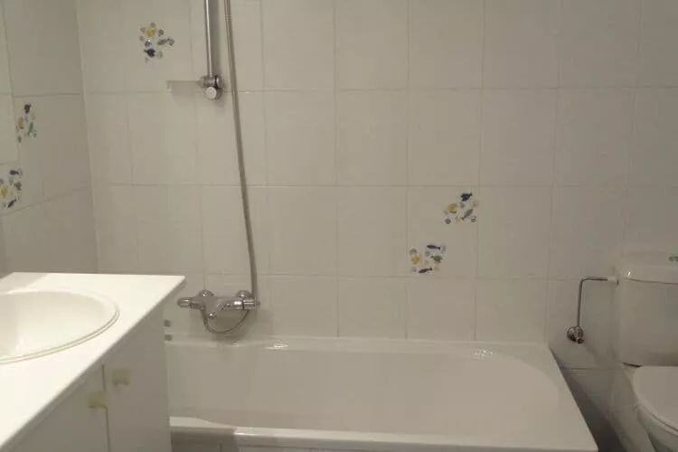 CASINO AB B0101GAR-Bathroom