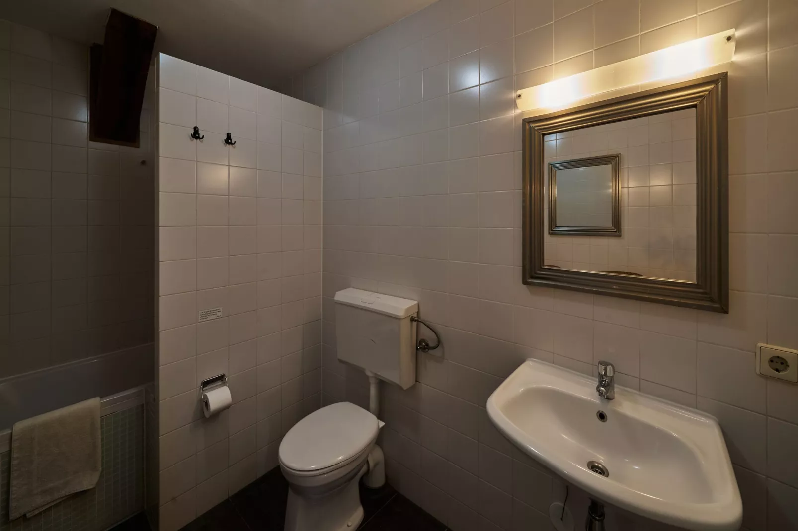 Meschermolen 10-Bathroom