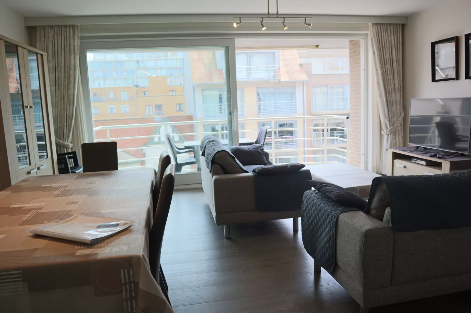 MISTRAL 0401-Dining room