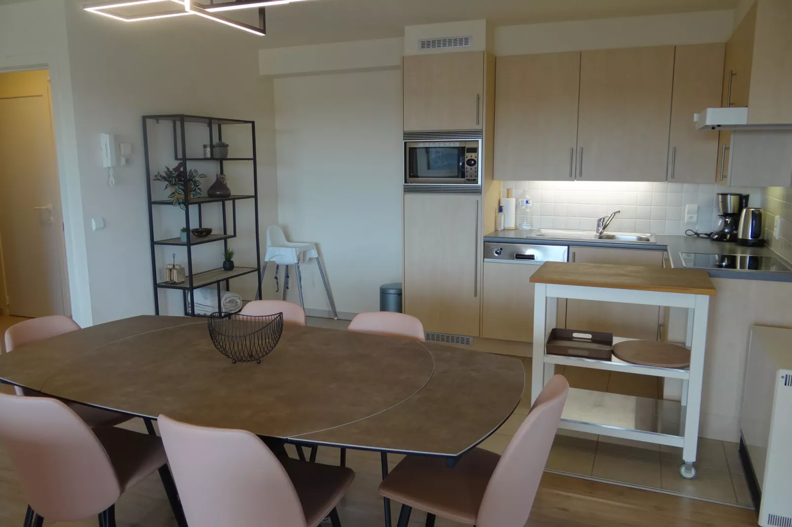 APOLLO X / 0405-Salle à manger