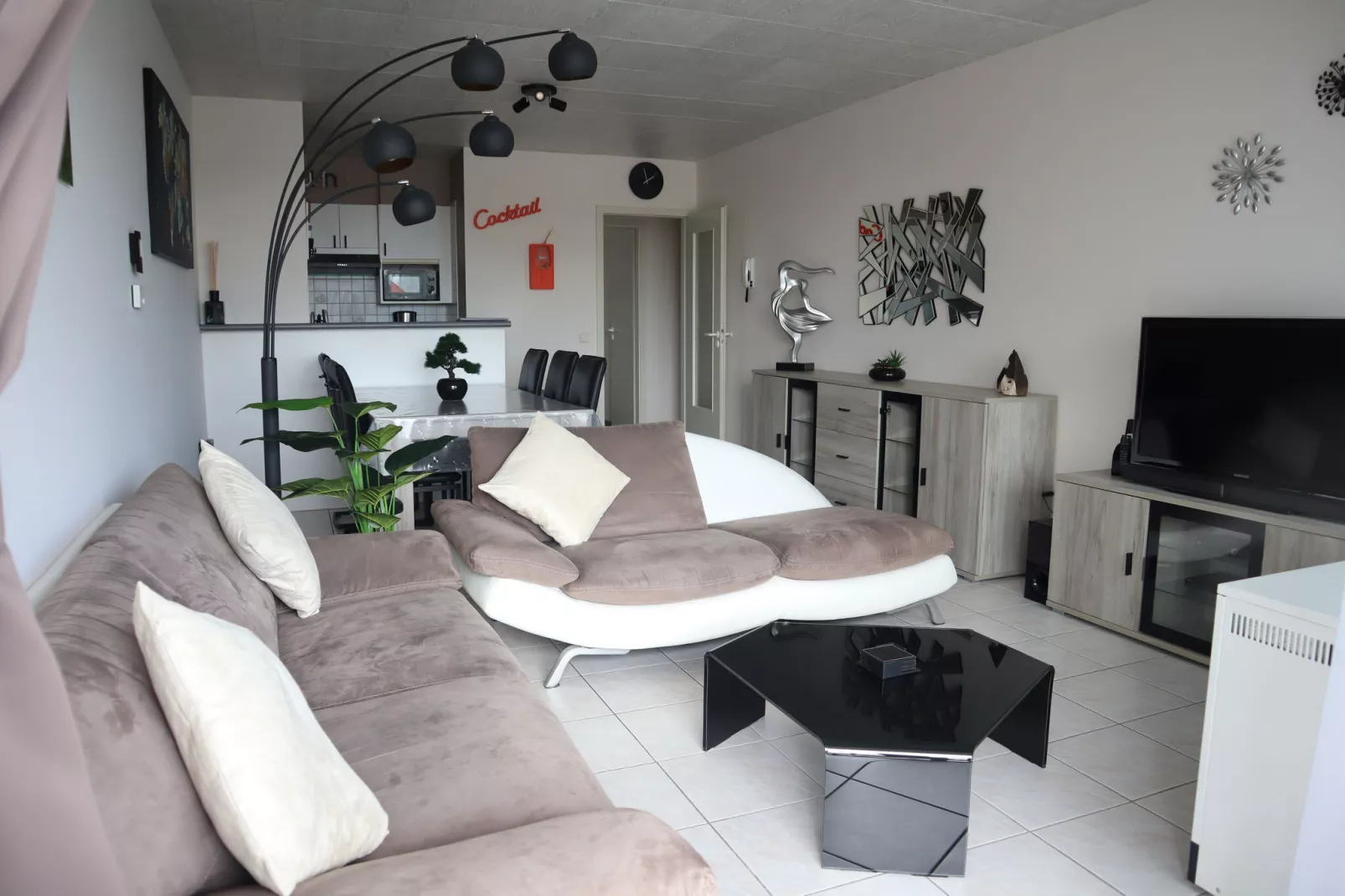 PANORAMA B / 0202-Living room