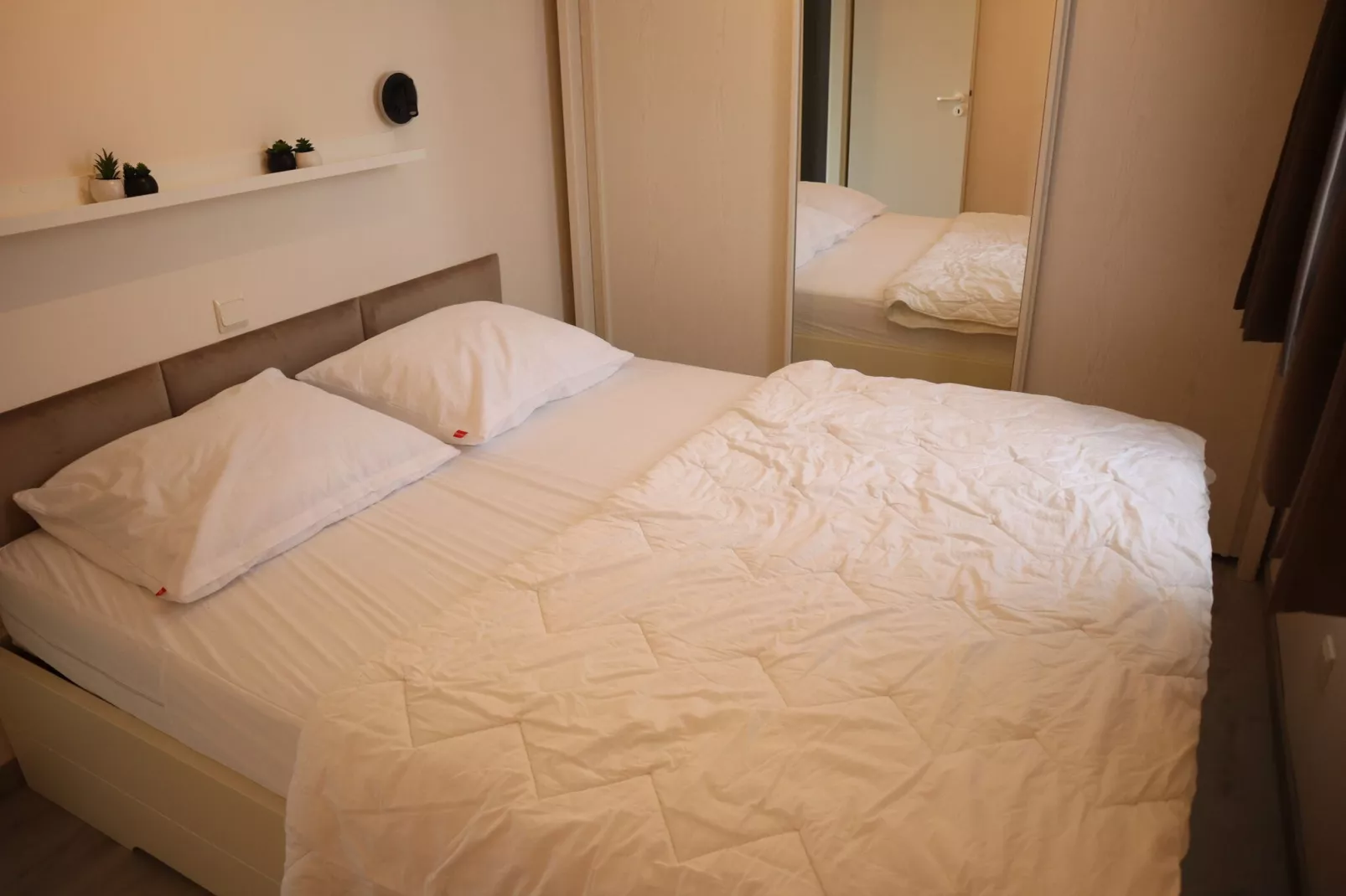 PANORAMA B / 0202-Bedroom