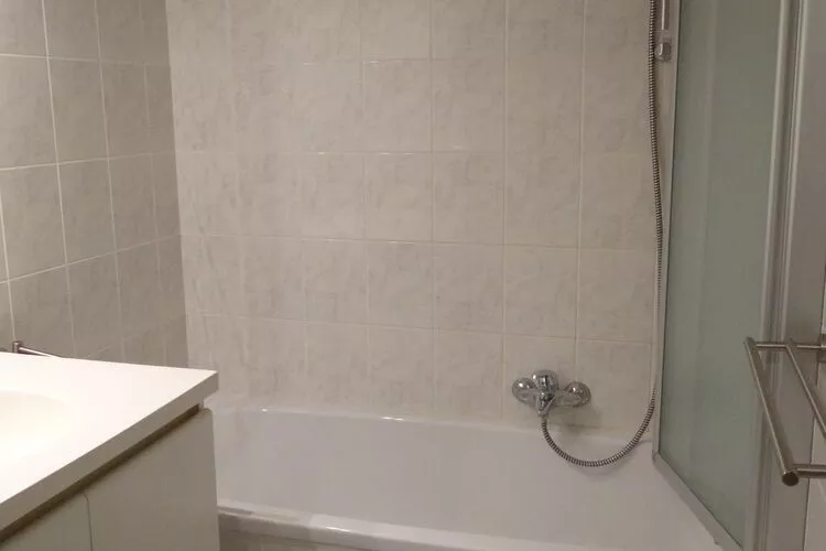 LITTLE PRINCESS 0301-Bathroom
