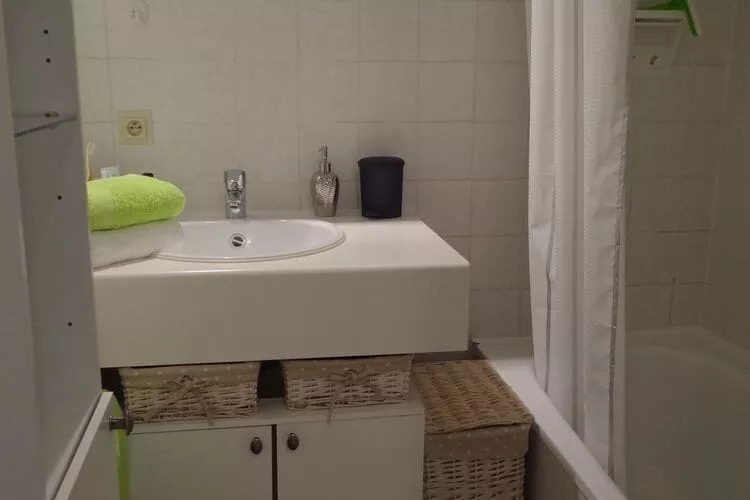 Ysera III 109-Bathroom